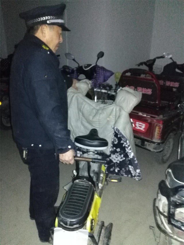 整理1#1單元內(nèi)電動(dòng)車