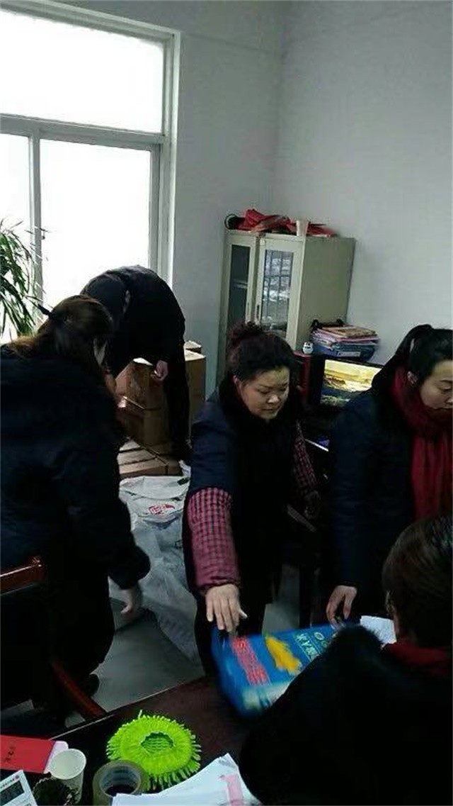 春節(jié)給員工發(fā)放過(guò)節(jié)禮物